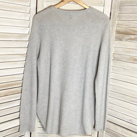 Saks Fifth Avenue Pale Heather Gray Waffle Ribbed Shirttail Cashmere Sweater XL - Picture 2 of 8